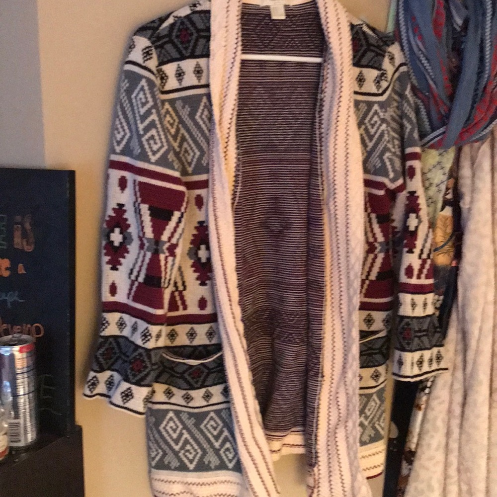 Women’s cardigan.